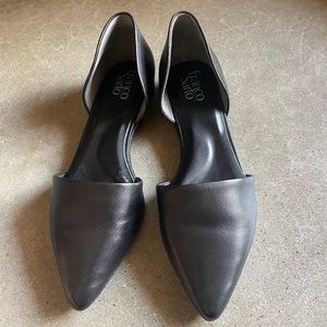 Black flat pump like new